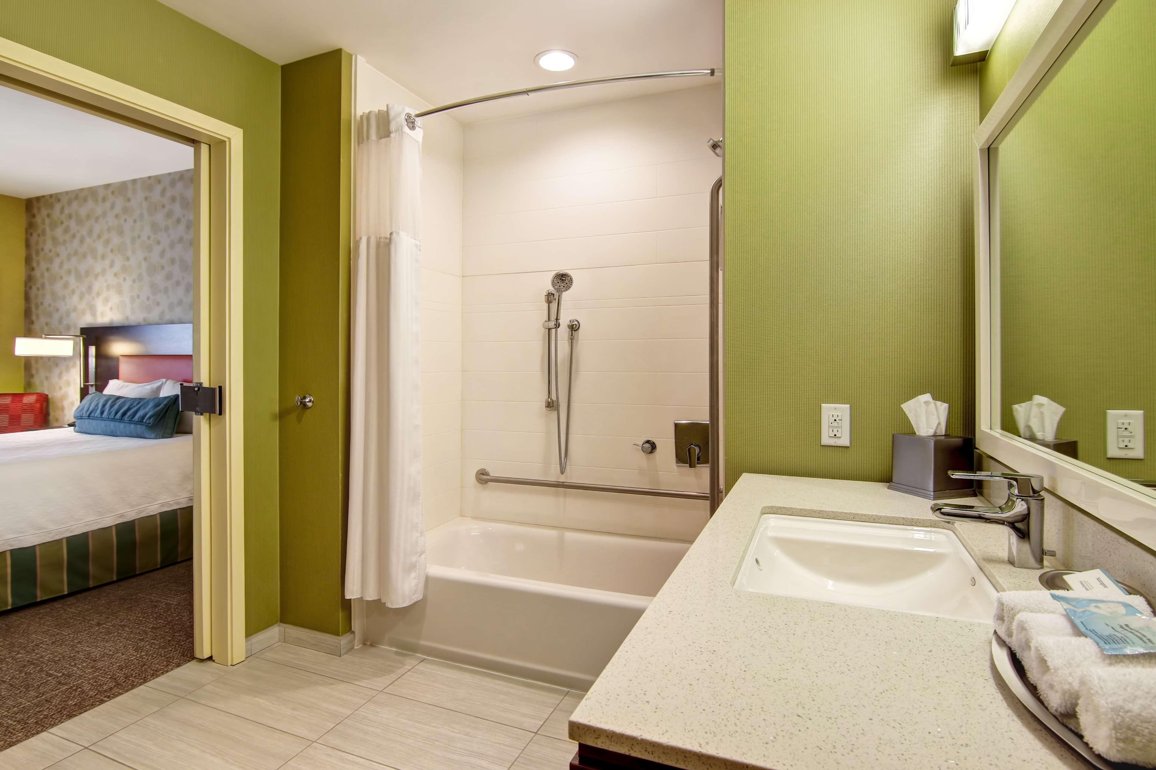 Home2 Suites By Hilton West Эдмонтон Экстерьер фото