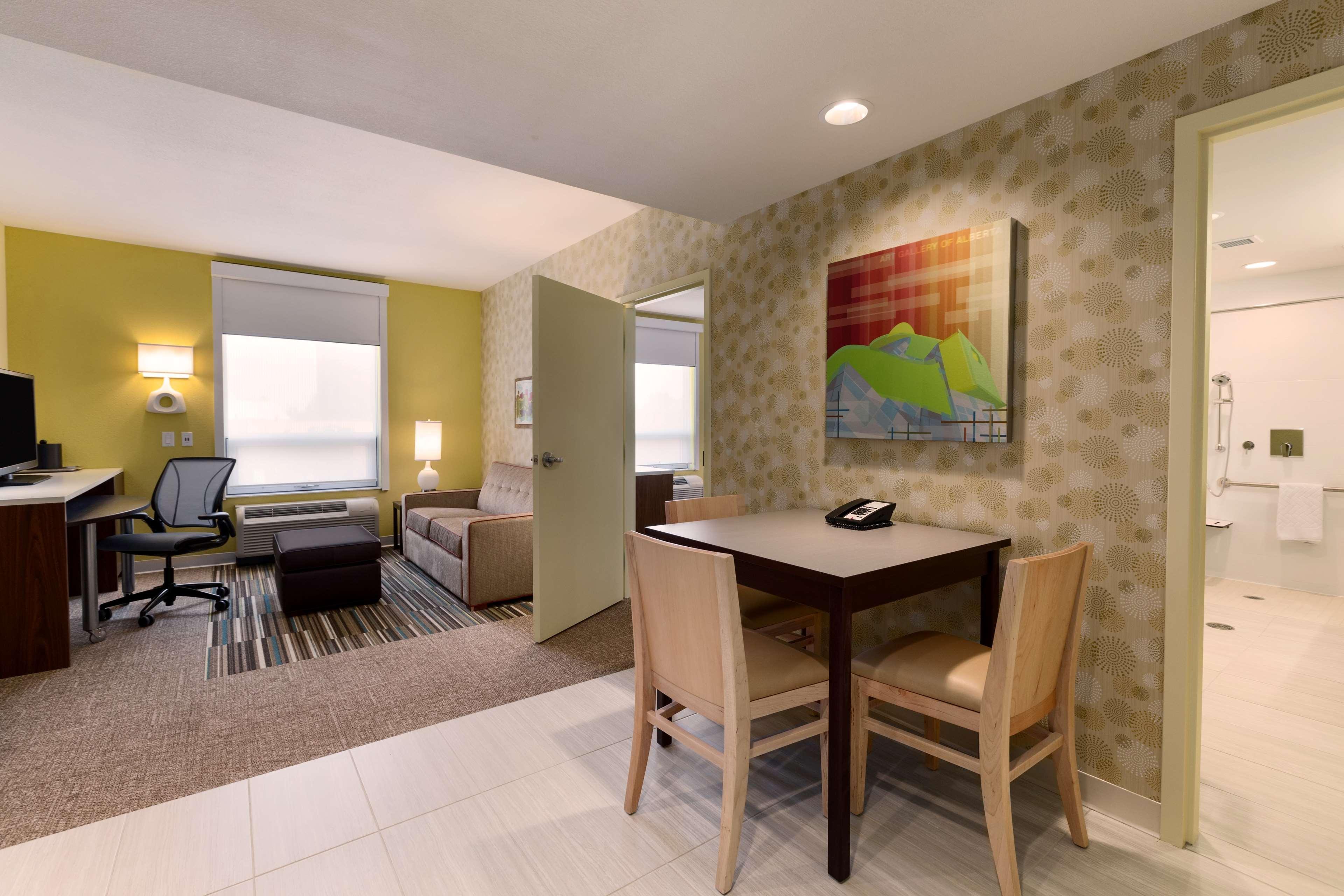 Home2 Suites By Hilton West Эдмонтон Экстерьер фото