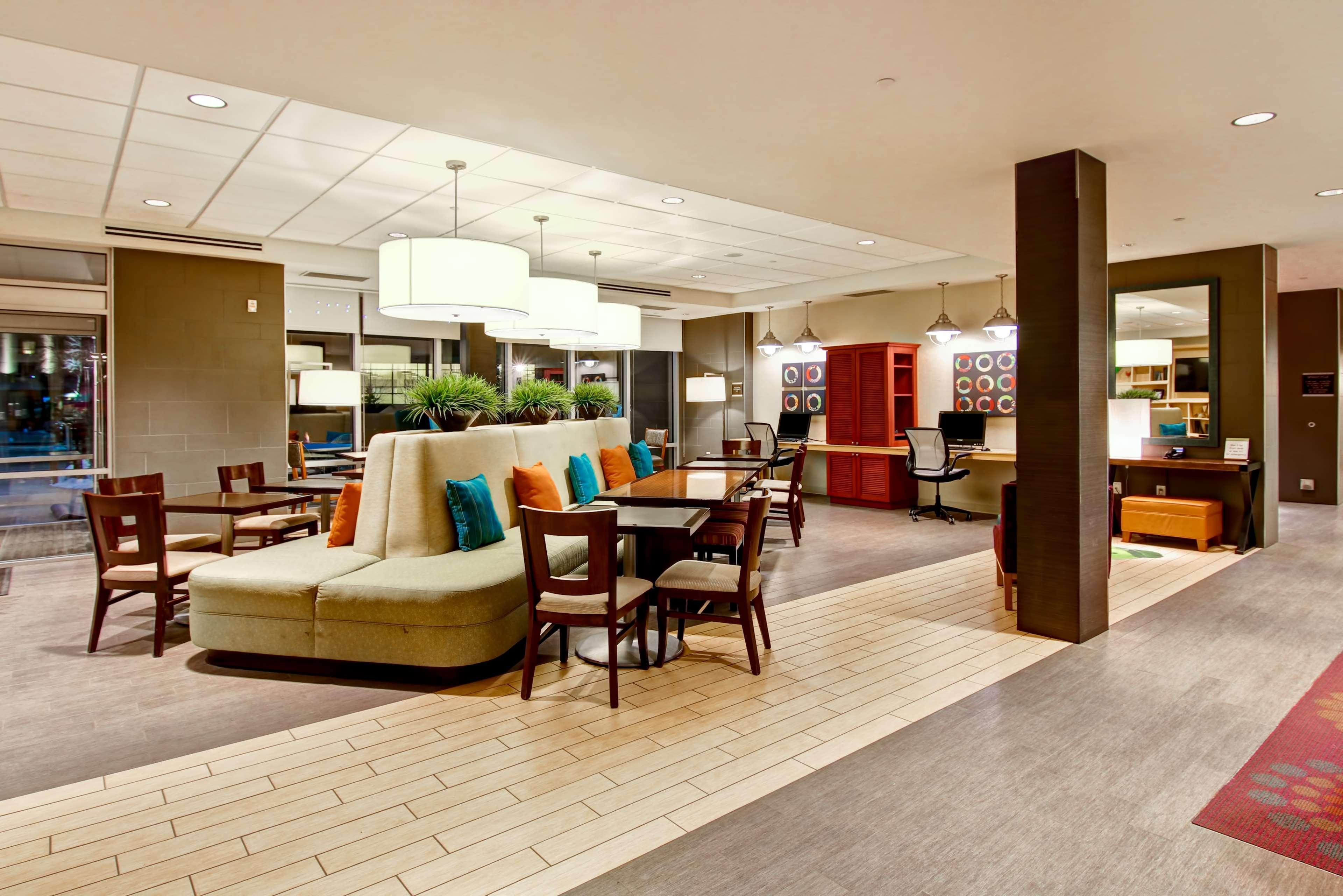 Home2 Suites By Hilton West Эдмонтон Экстерьер фото