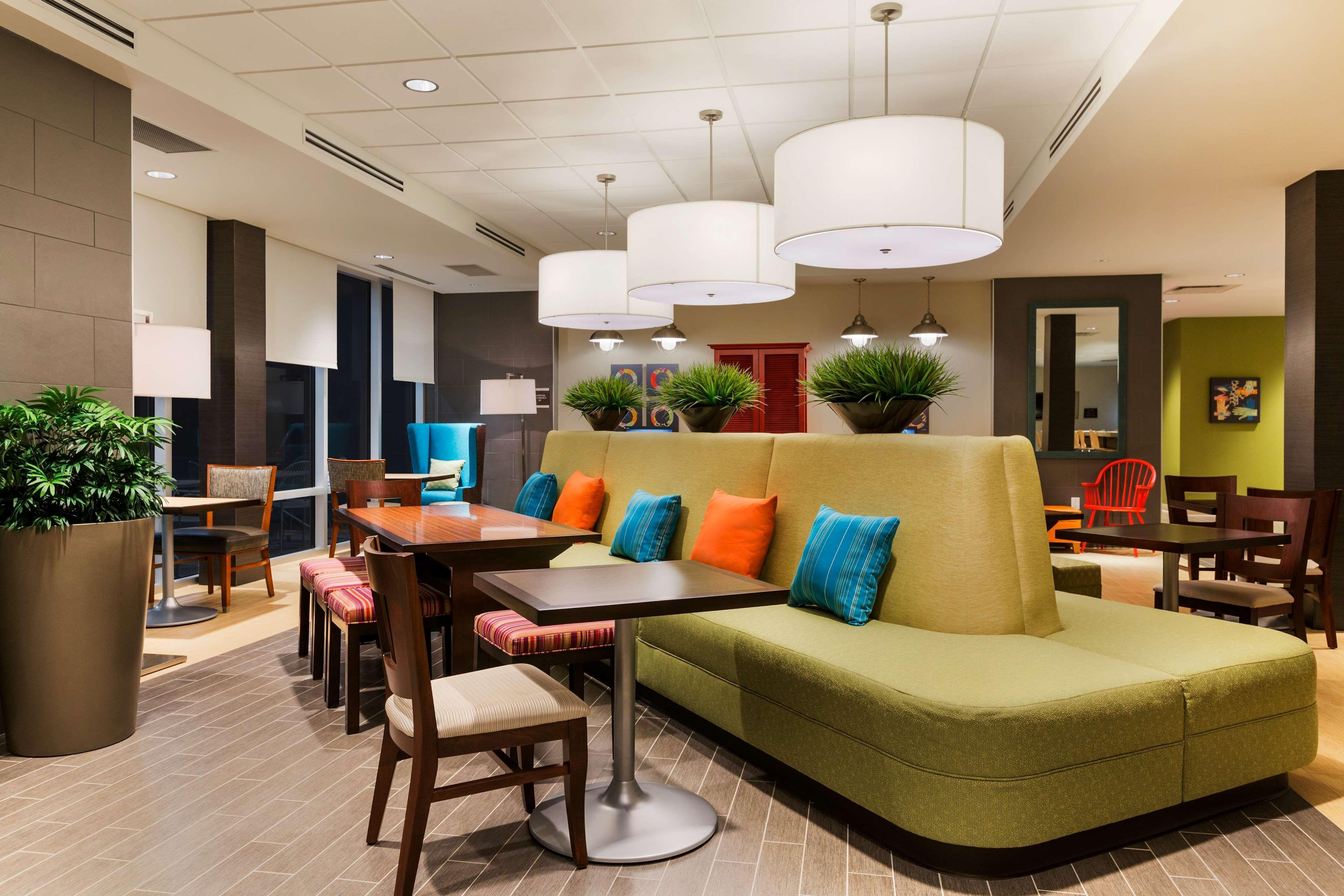 Home2 Suites By Hilton West Эдмонтон Экстерьер фото