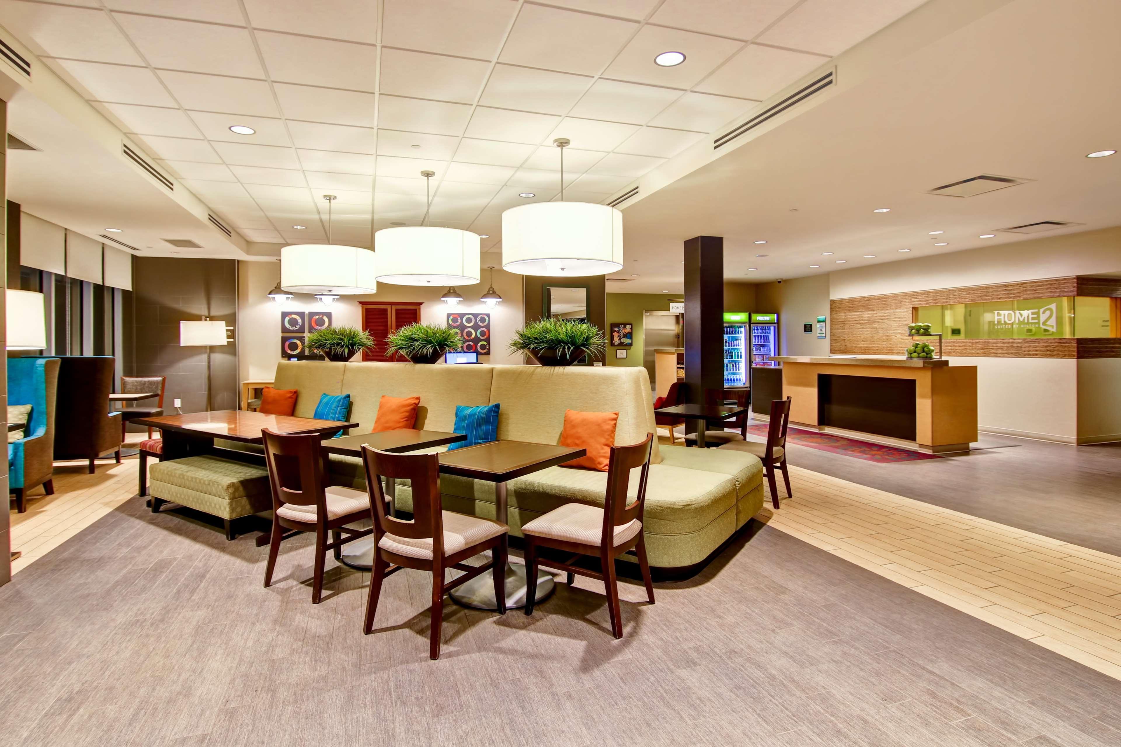 Home2 Suites By Hilton West Эдмонтон Экстерьер фото