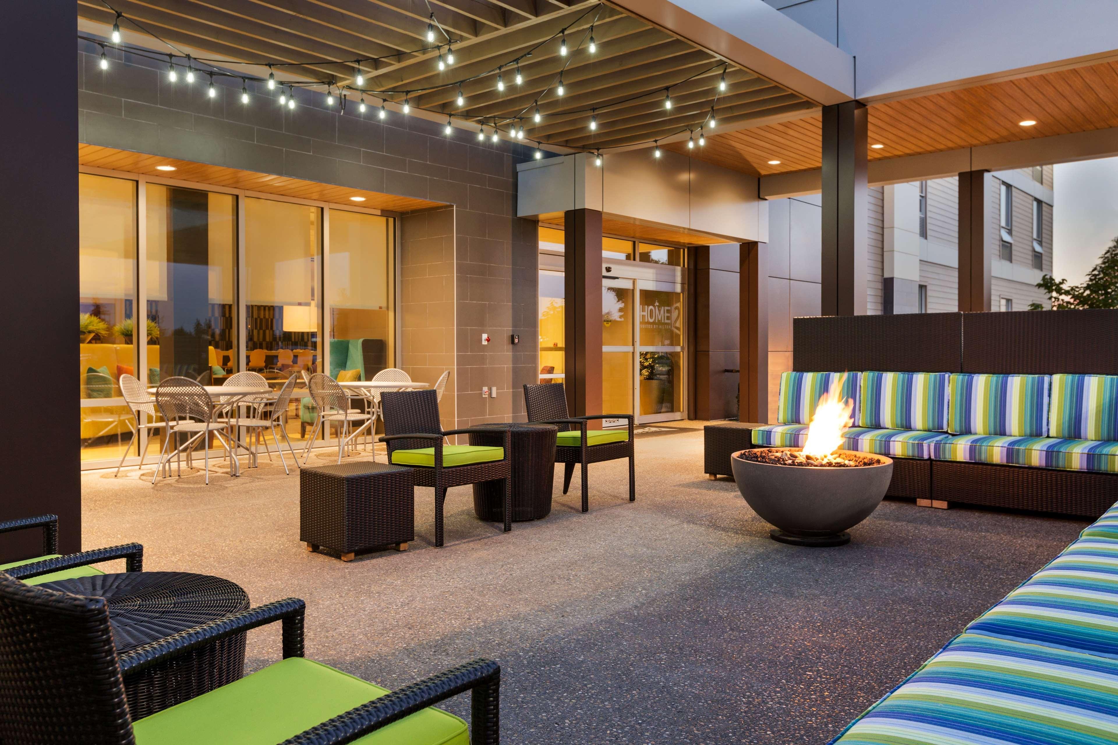 Home2 Suites By Hilton West Эдмонтон Экстерьер фото