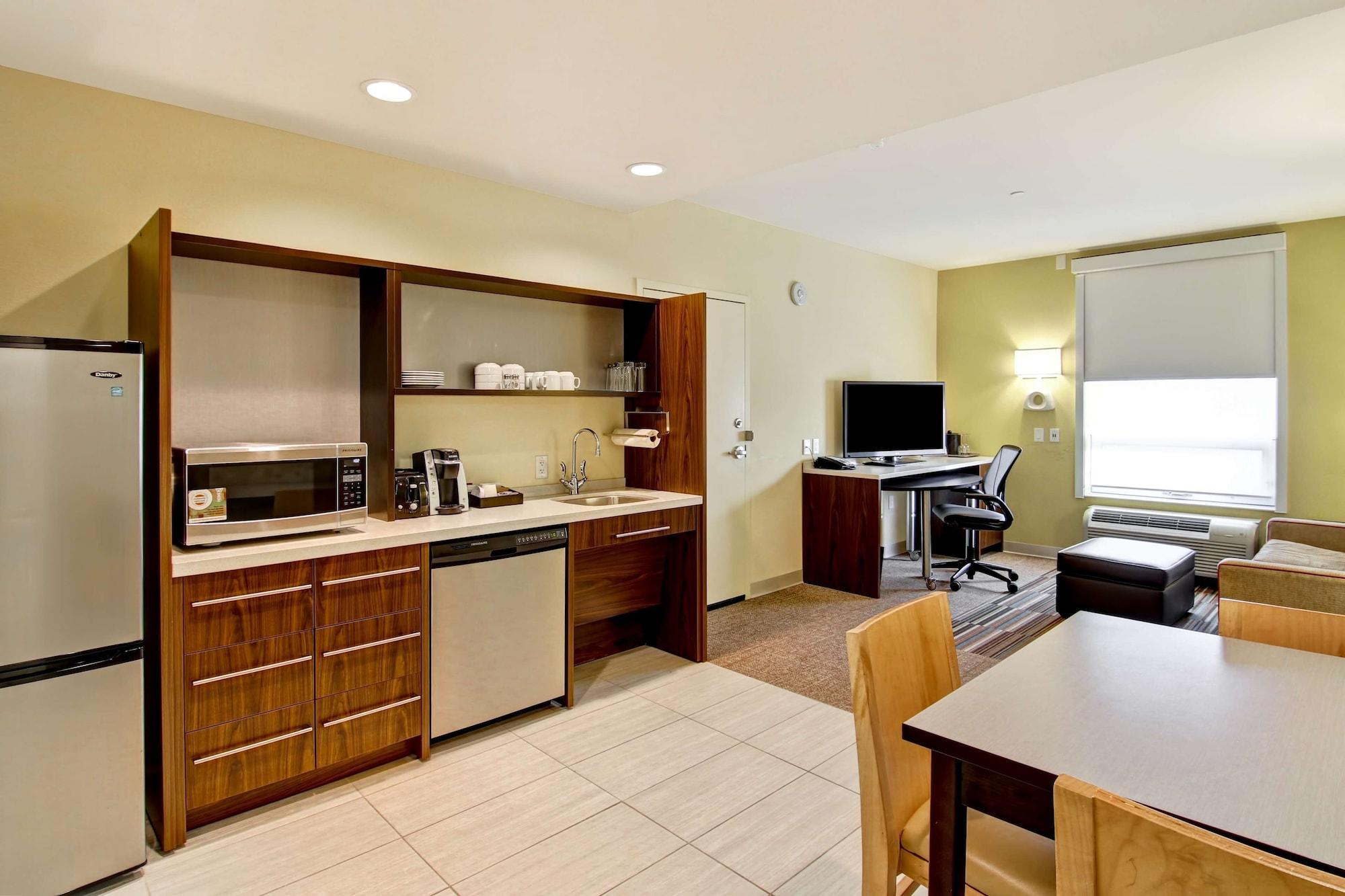 Home2 Suites By Hilton West Эдмонтон Экстерьер фото