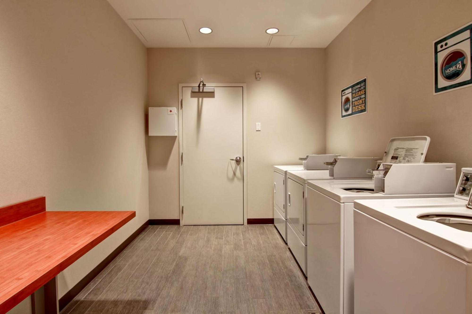 Home2 Suites By Hilton West Эдмонтон Экстерьер фото
